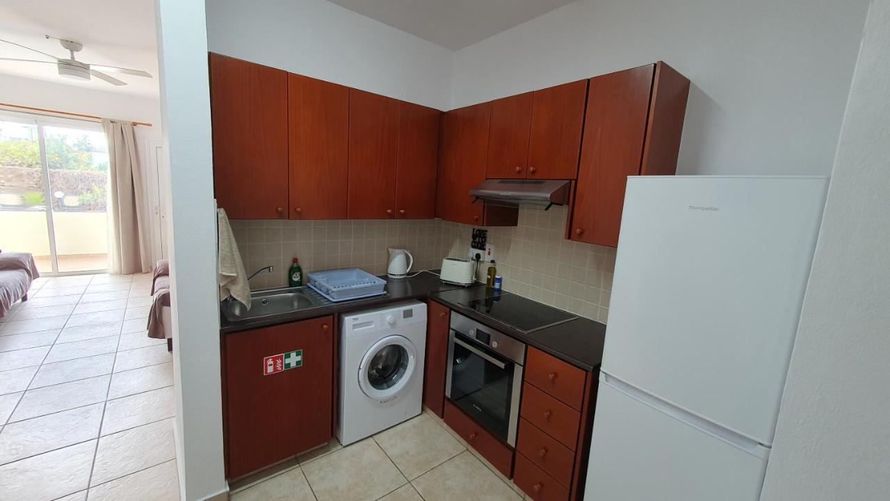 Peaceful Apartment With Double Bed - Oak Breeze Paphos Buitenkant foto