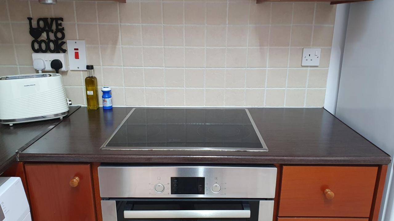 Peaceful Apartment With Double Bed - Oak Breeze Paphos Buitenkant foto
